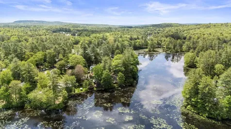 17a Penn Avenue Deerfield NH 03037