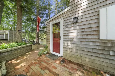 17a Penn Avenue Deerfield NH 03037