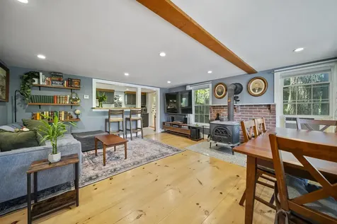 17a Penn Avenue Deerfield NH 03037