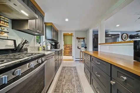 17a Penn Avenue Deerfield NH 03037