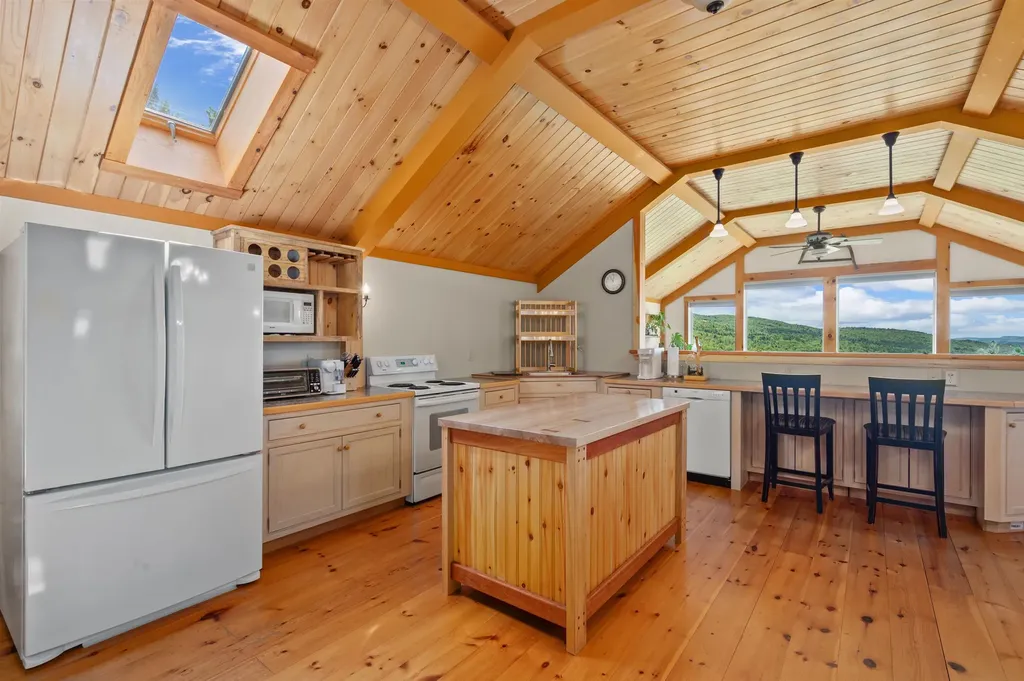 151 Brock Hill Road Bridgewater NH 03222