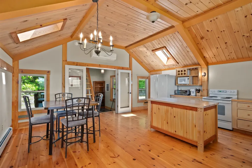 151 Brock Hill Road Bridgewater NH 03222