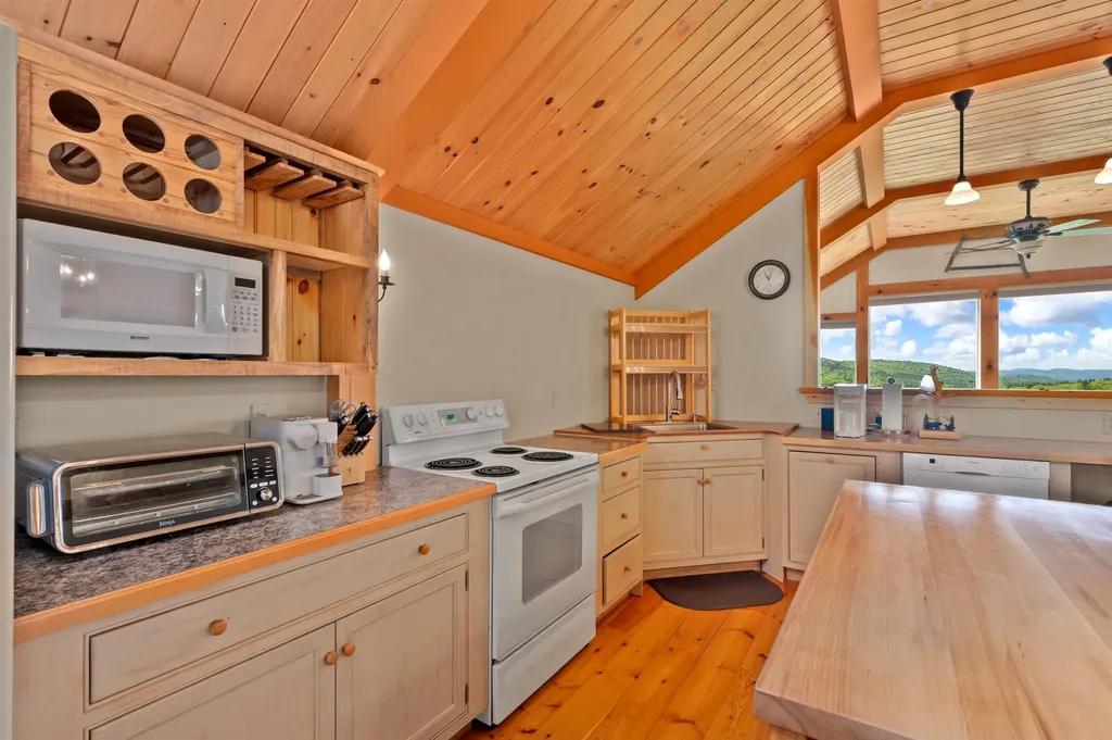 151 Brock Hill Road Bridgewater NH 03222