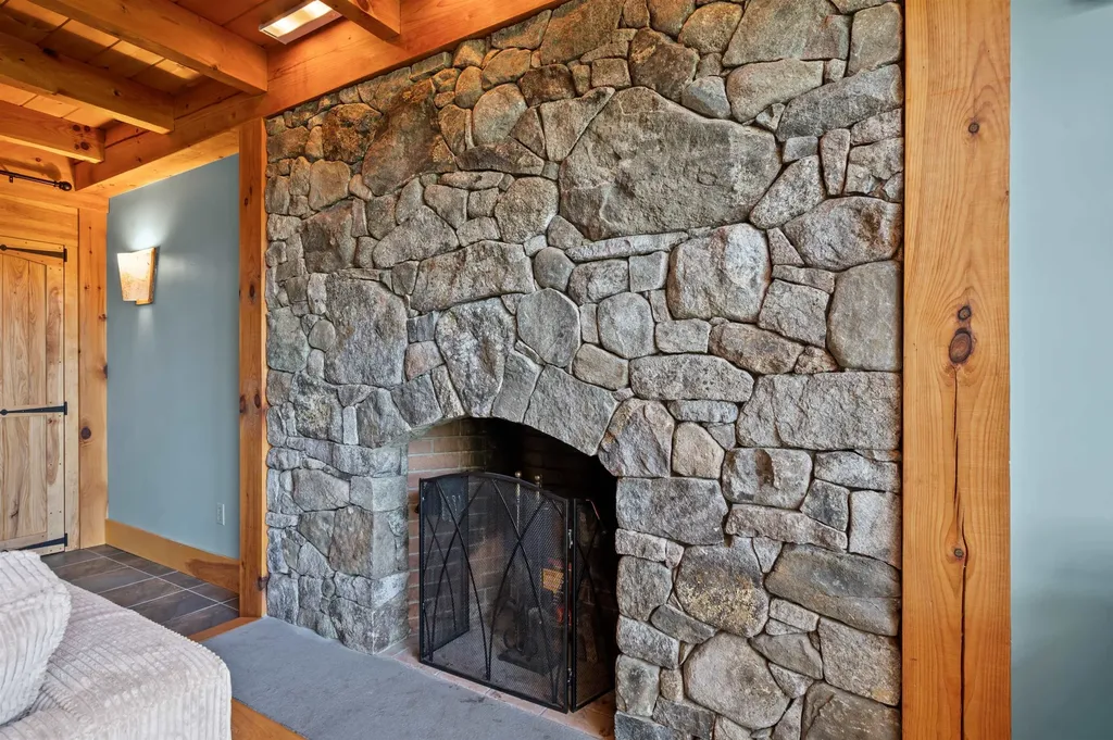 151 Brock Hill Road Bridgewater NH 03222