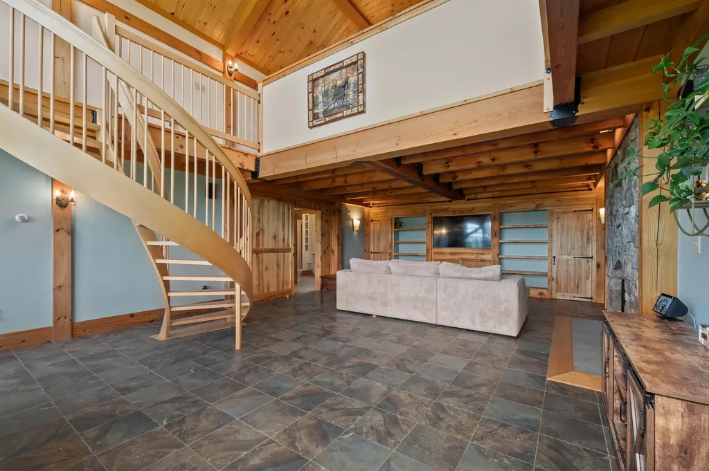 151 Brock Hill Road Bridgewater NH 03222