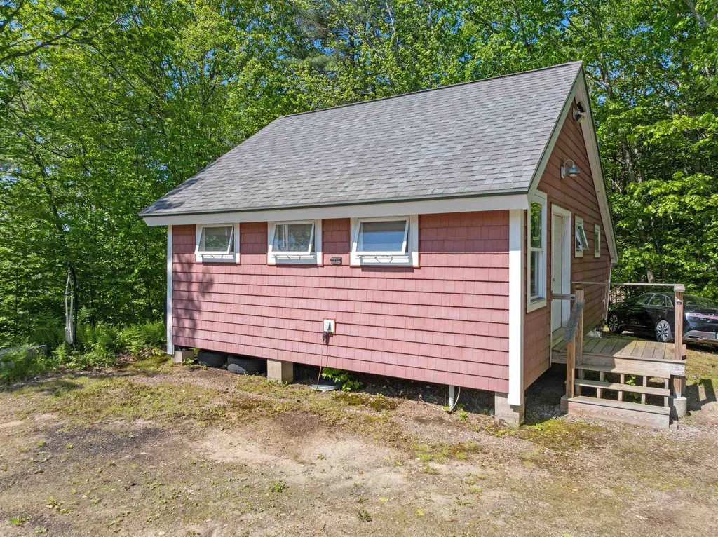 151 Brock Hill Road Bridgewater NH 03222