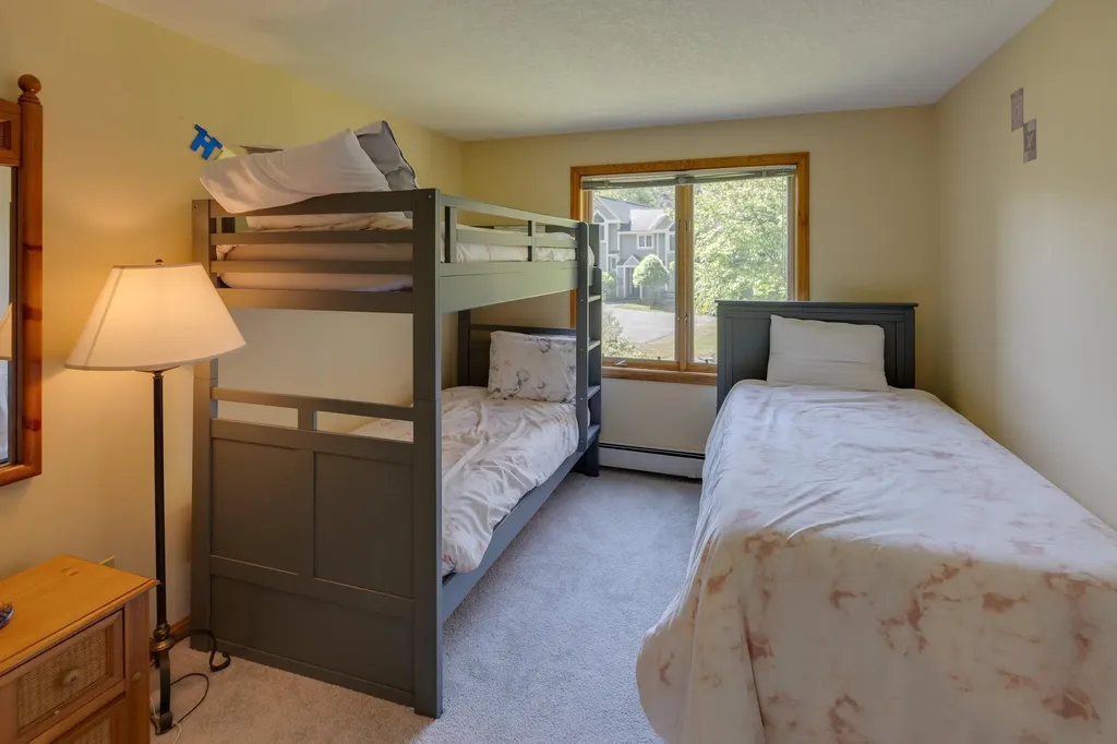 37 Pinehill Lane Lincoln NH 03251