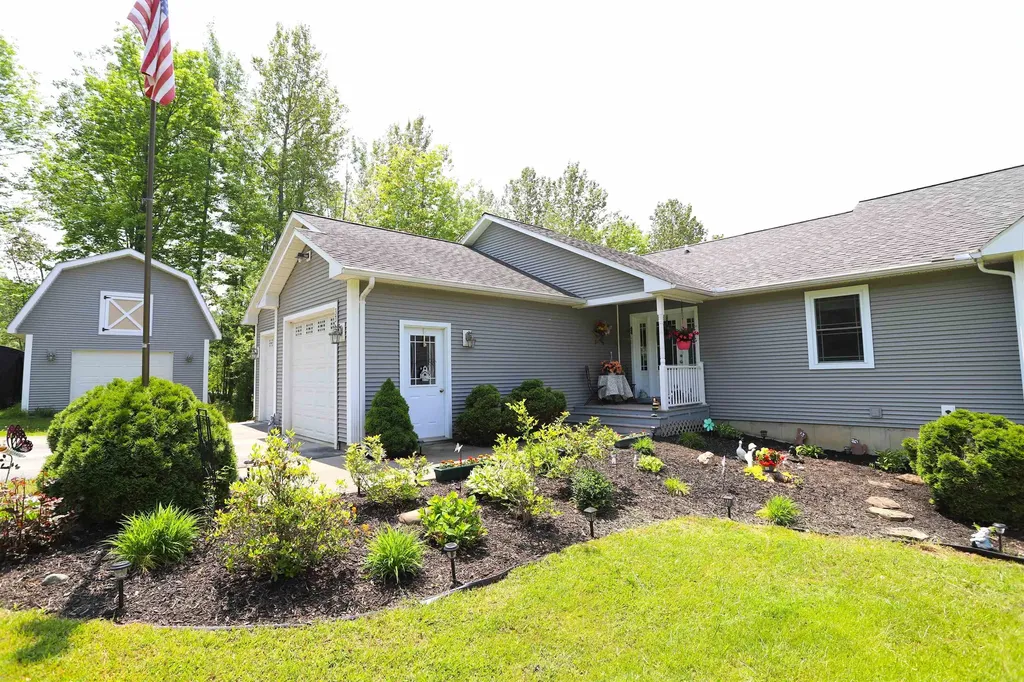 33 Crab Apple Lane Derby VT 05829