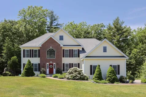 7 Adella Drive Nashua NH 03063