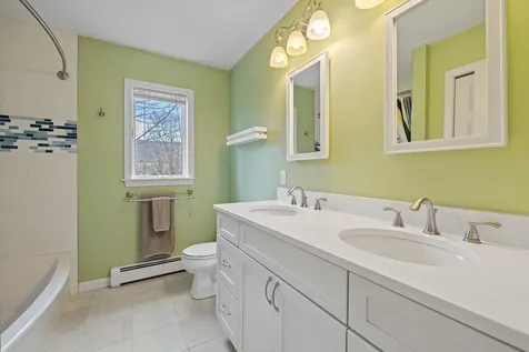 25 Bradford Lane Enfield NH 03748