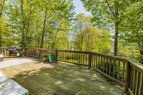 25 Bradford Lane Enfield NH 03748