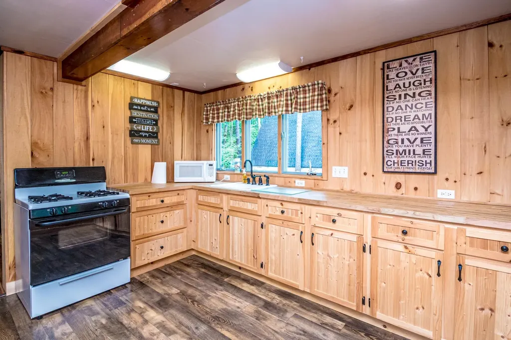 101 Chipmunk Lane Tamworth NH 03817