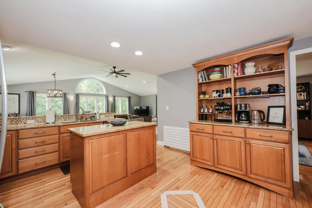 10 Glendale Circle Plaistow NH 03865