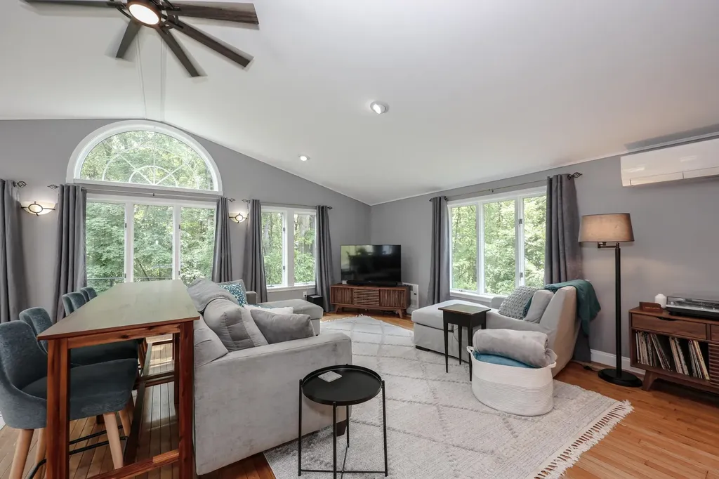10 Glendale Circle Plaistow NH 03865