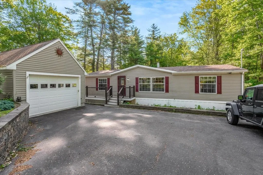 16 Gina Drive Rochester NH 03867