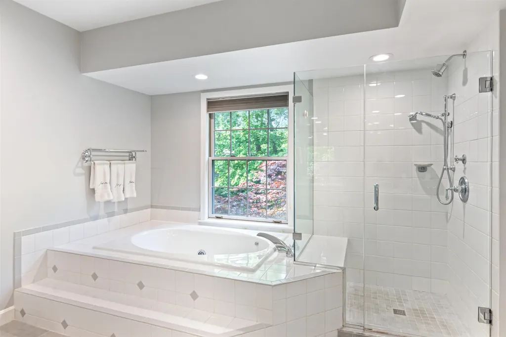 24 Lida Drive Essex VT 05452