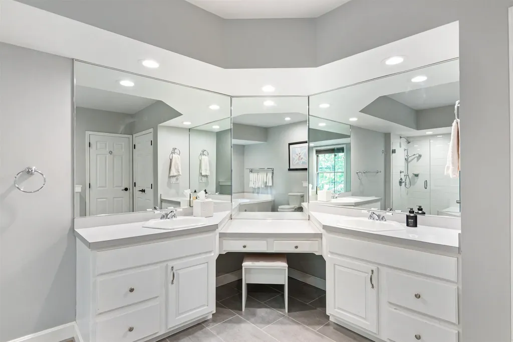 24 Lida Drive Essex VT 05452