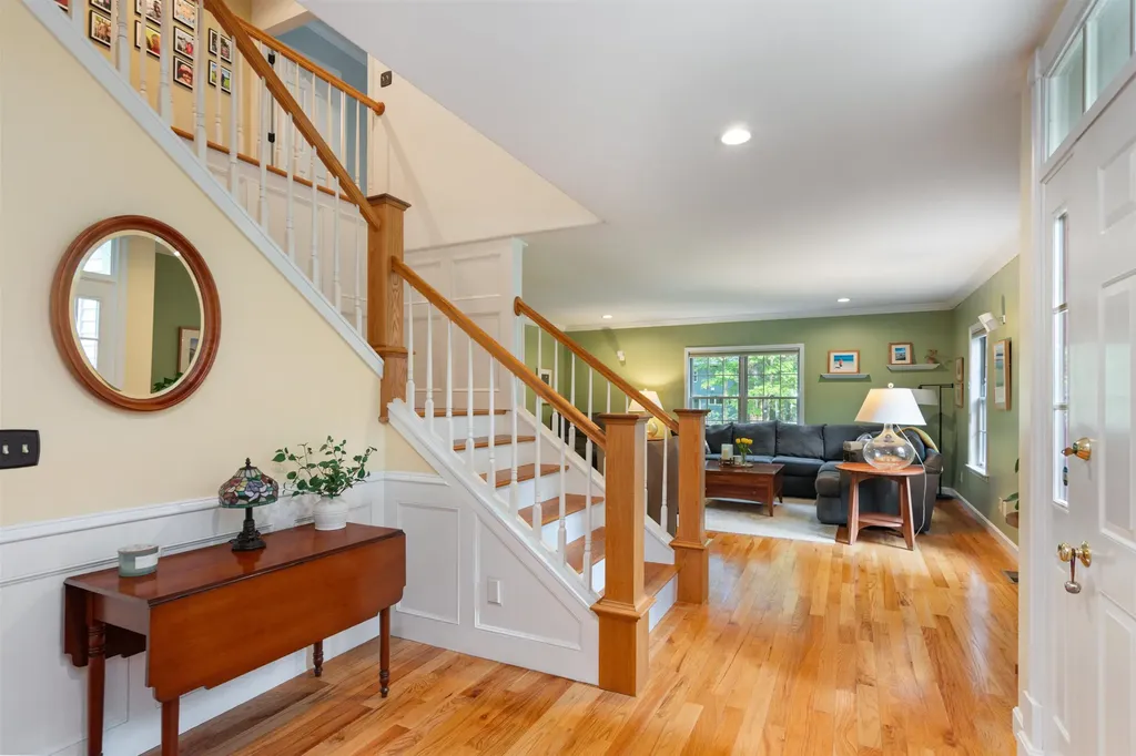 24 Lida Drive Essex VT 05452