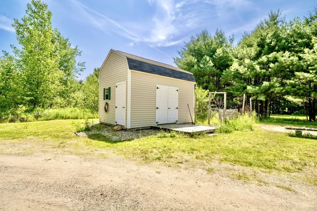 14 Coach Road Greenfield NH 03047