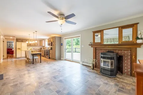 146 Old Sandown Road Chester NH 03036