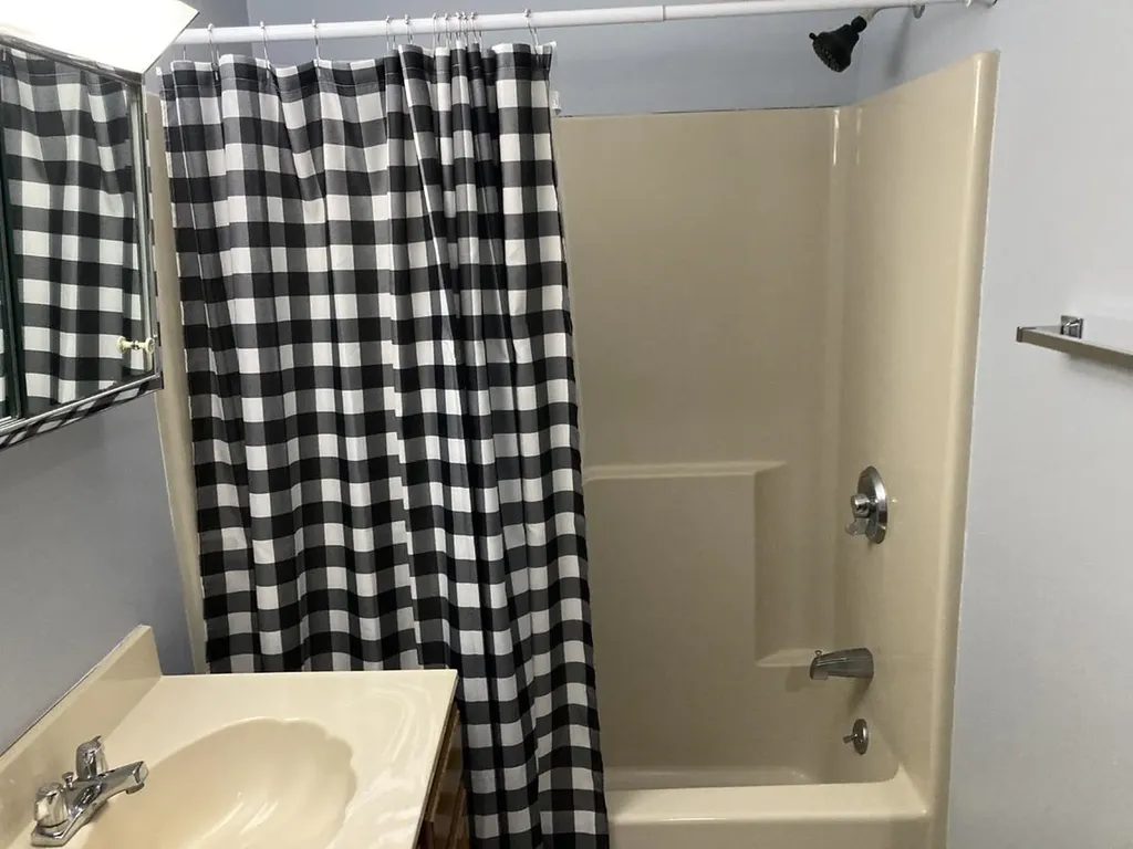 6 Monroe Drive Woodstock NH 03282