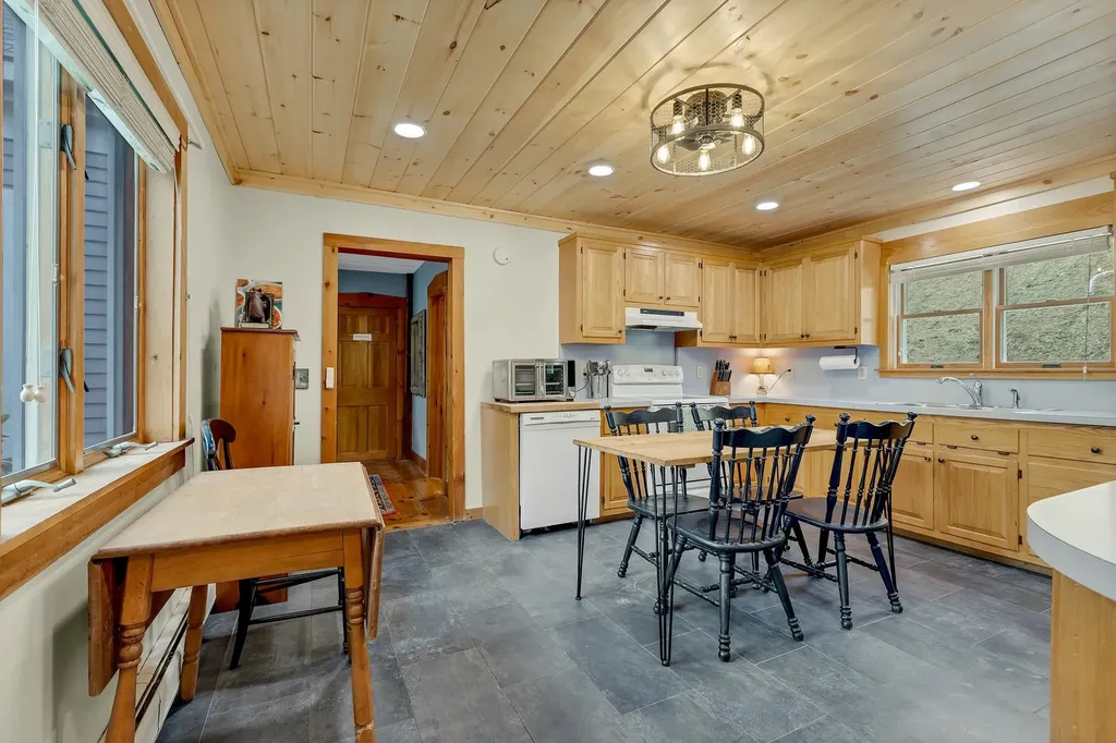 109 High Street Cavendish VT 05142