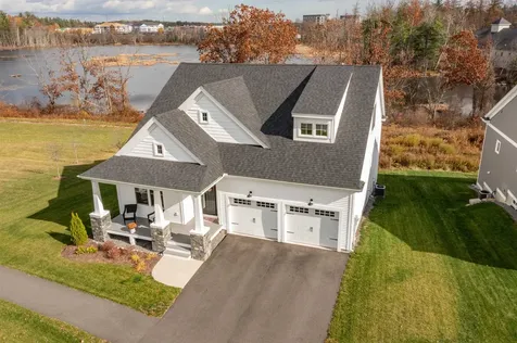 21 Catesby Lane Londonderry NH 03053