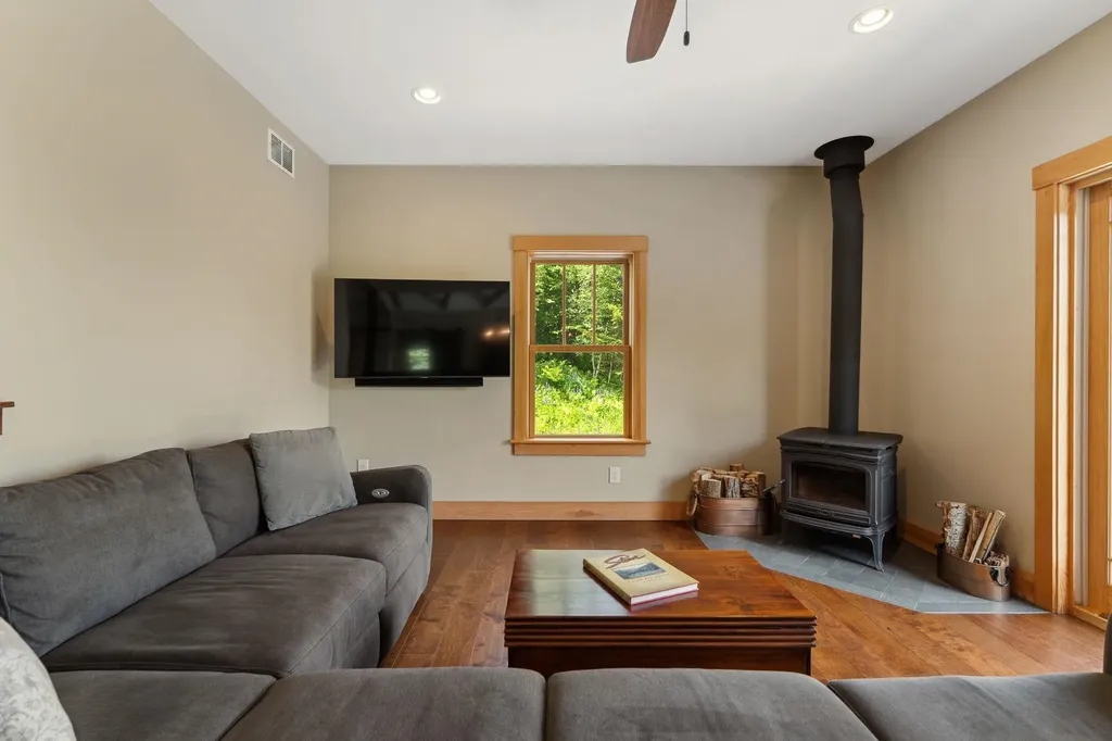 1045 Ring Road Waterbury VT 05677