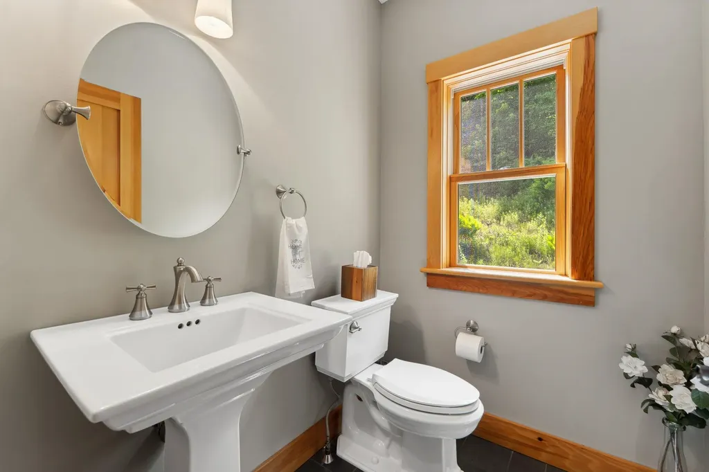 1045 Ring Road Waterbury VT 05677