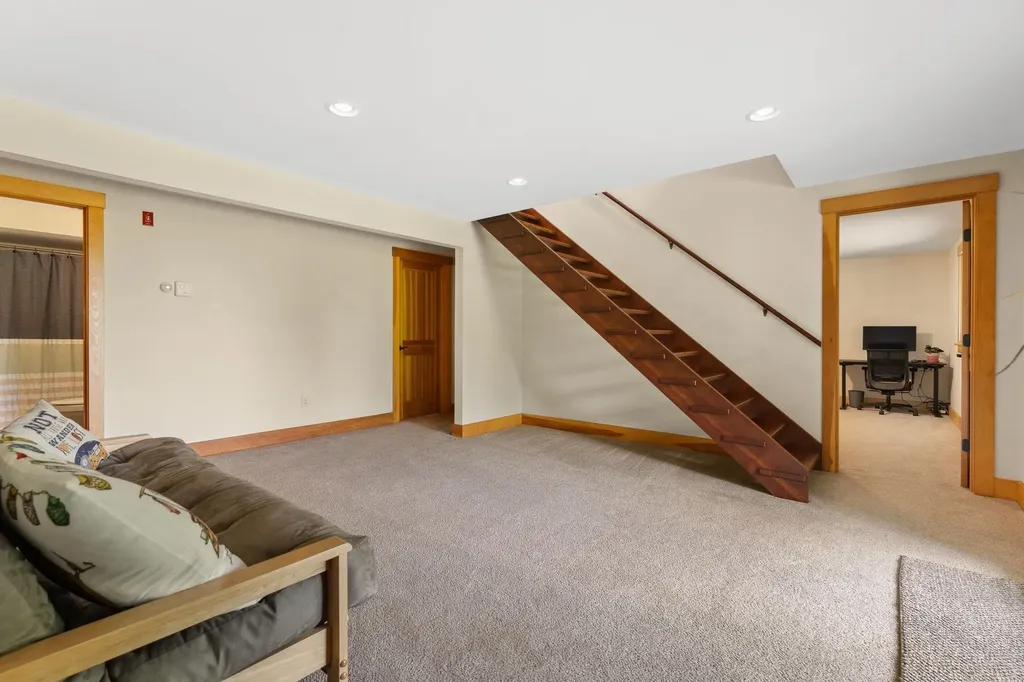 1045 Ring Road Waterbury VT 05677