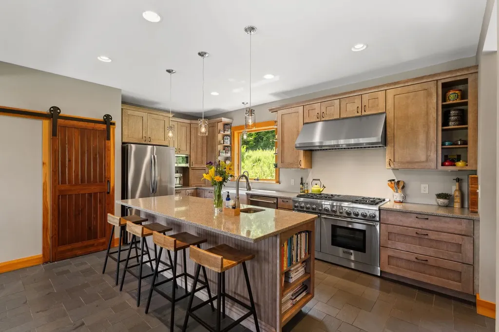 1045 Ring Road Waterbury VT 05677