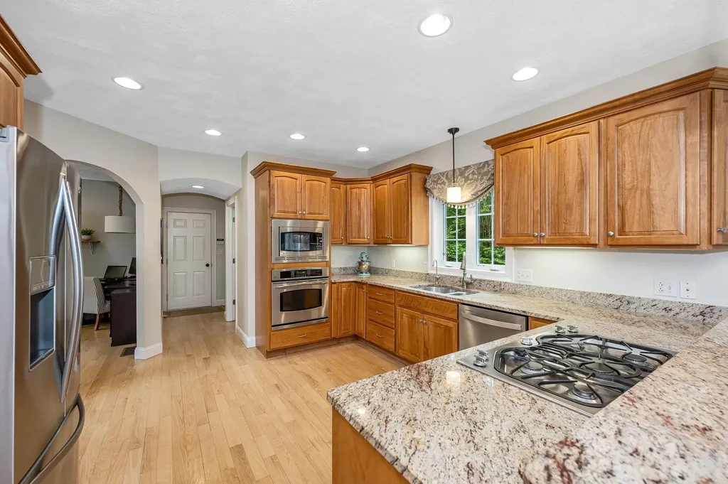 17 Cardiff Road Windham NH 03087