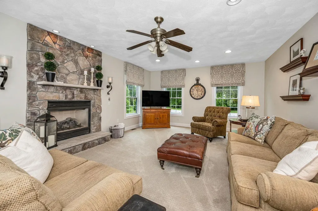 17 Cardiff Road Windham NH 03087