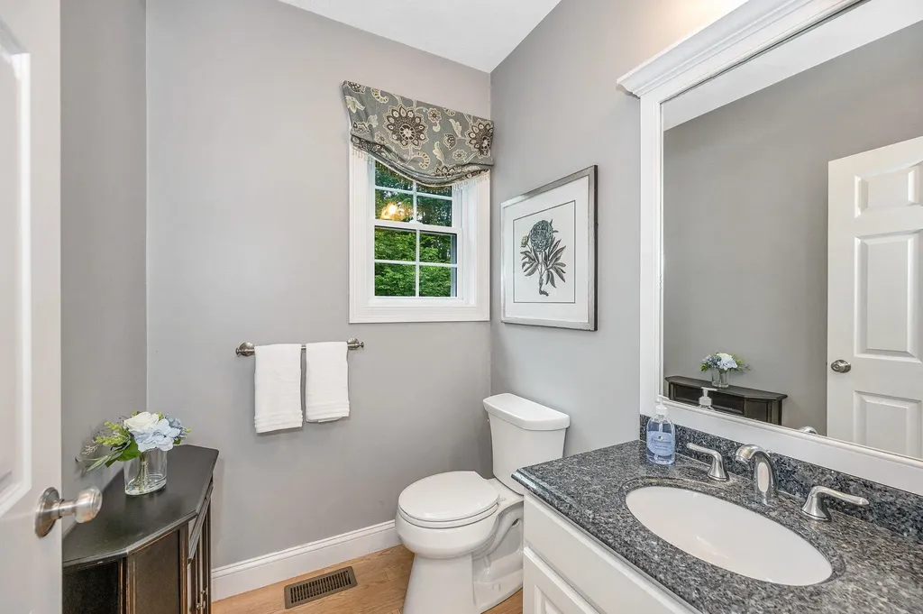 17 Cardiff Road Windham NH 03087