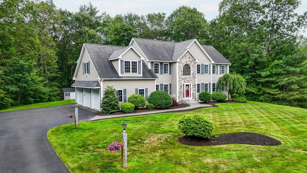 17 Cardiff Road Windham NH 03087