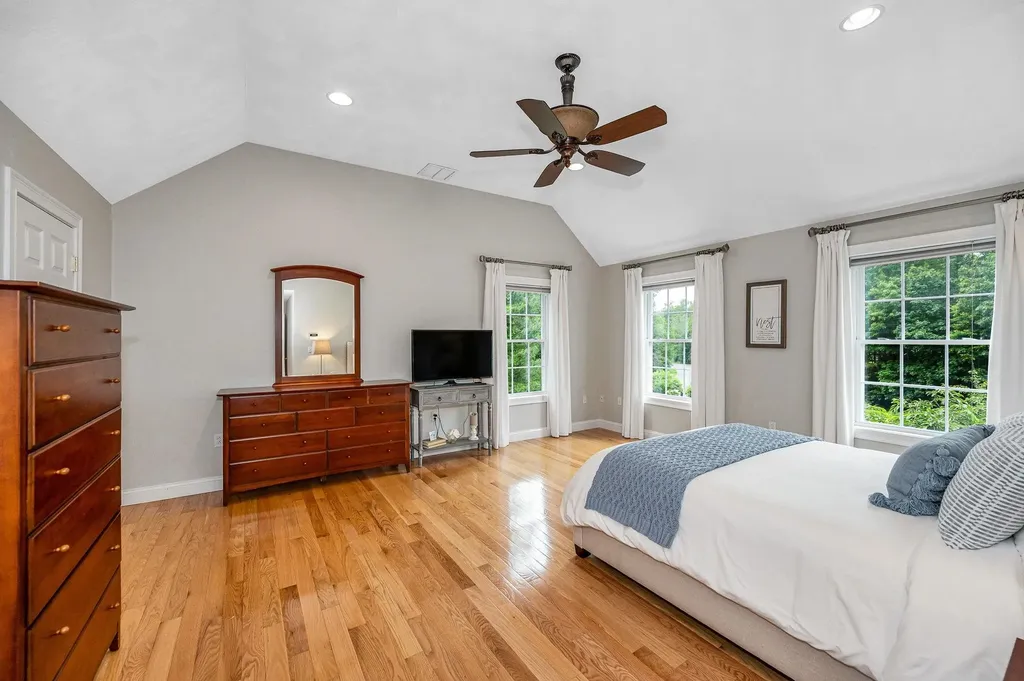 17 Cardiff Road Windham NH 03087