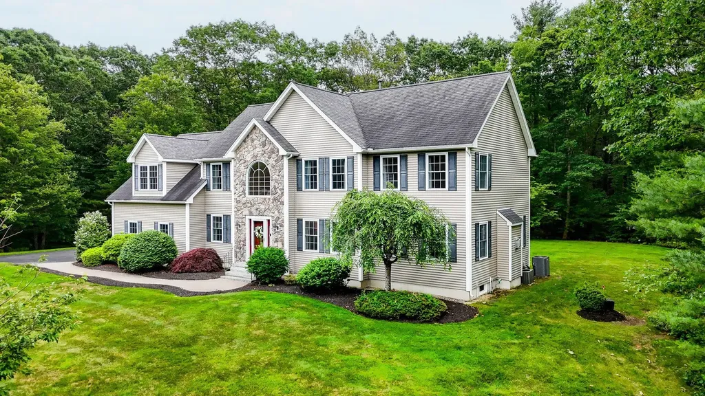 17 Cardiff Road Windham NH 03087