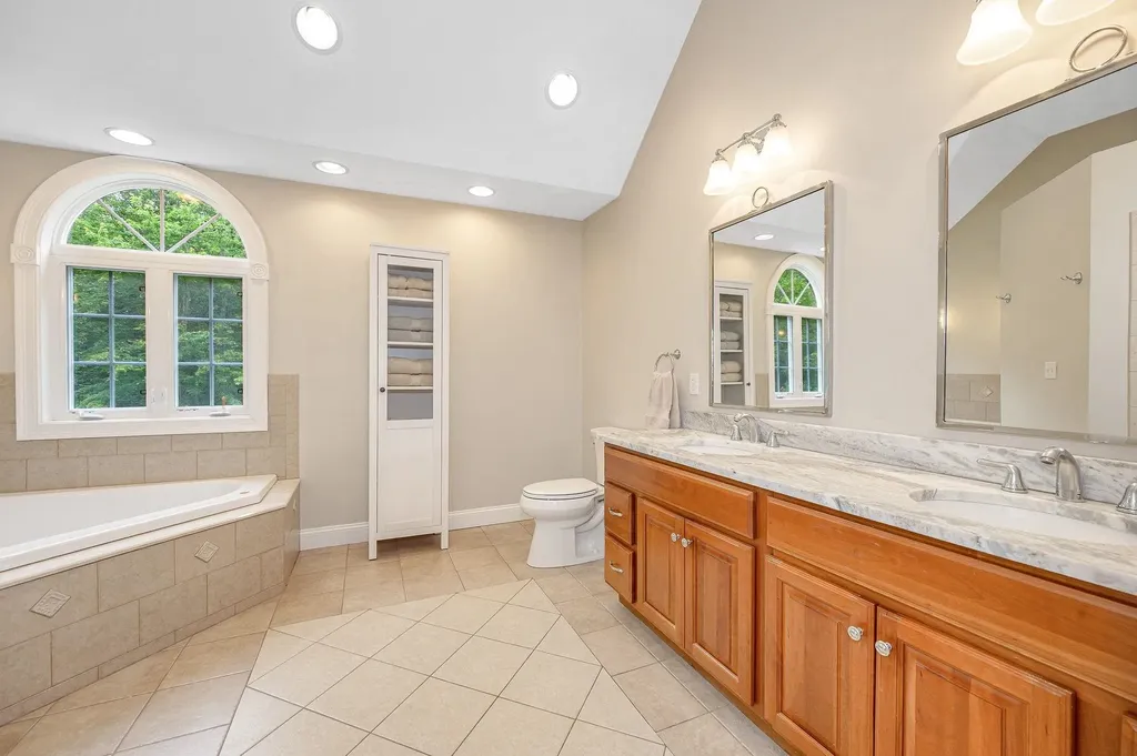 17 Cardiff Road Windham NH 03087