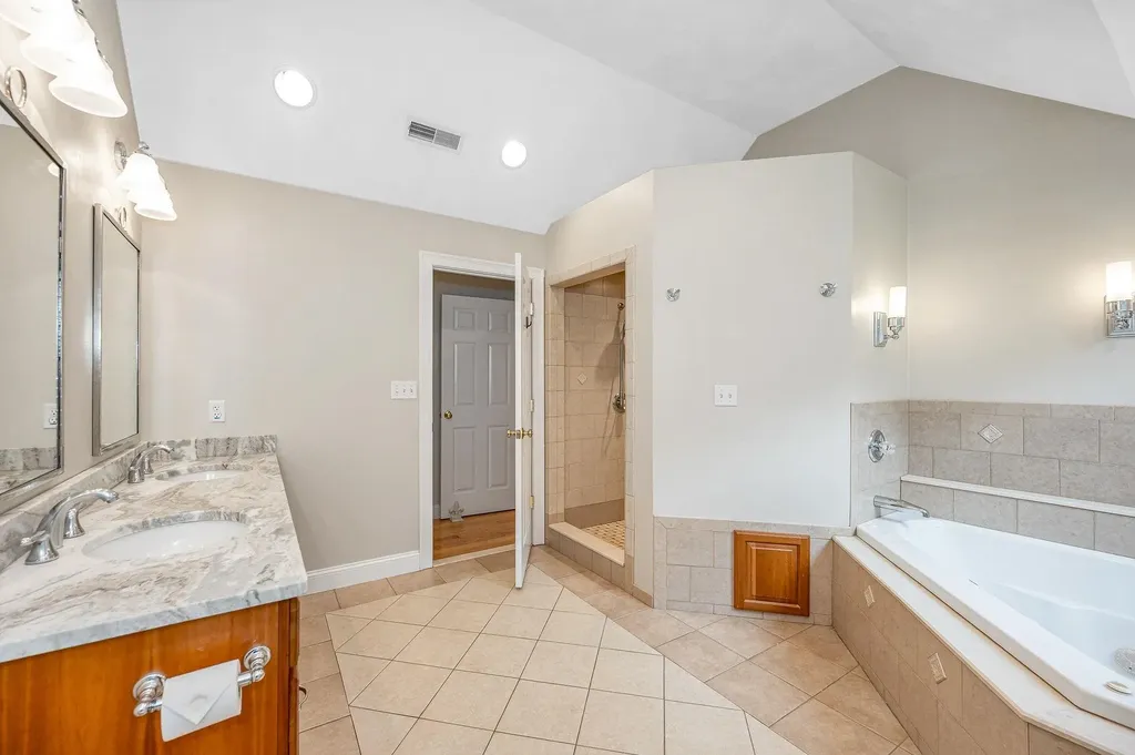 17 Cardiff Road Windham NH 03087