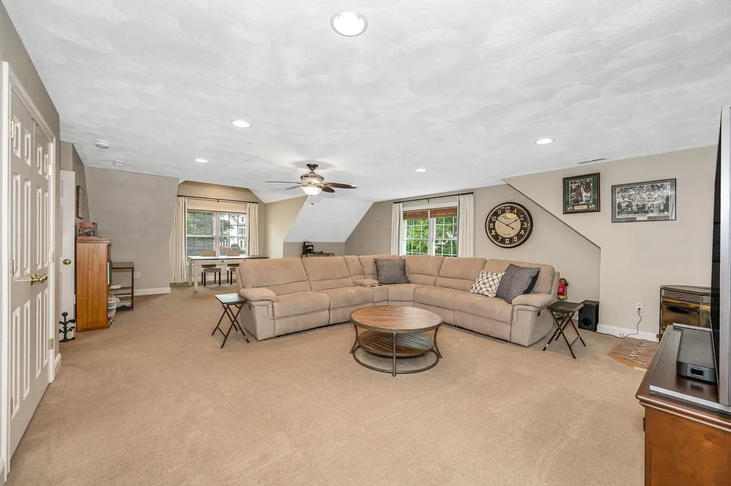 17 Cardiff Road Windham NH 03087