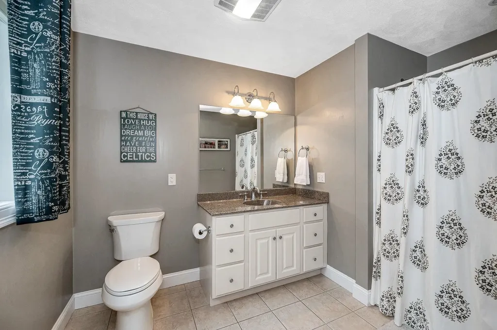 17 Cardiff Road Windham NH 03087