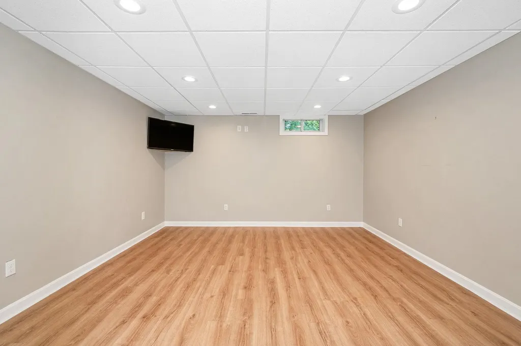 17 Cardiff Road Windham NH 03087