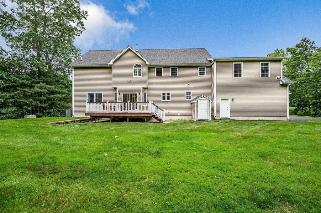 17 Cardiff Road Windham NH 03087