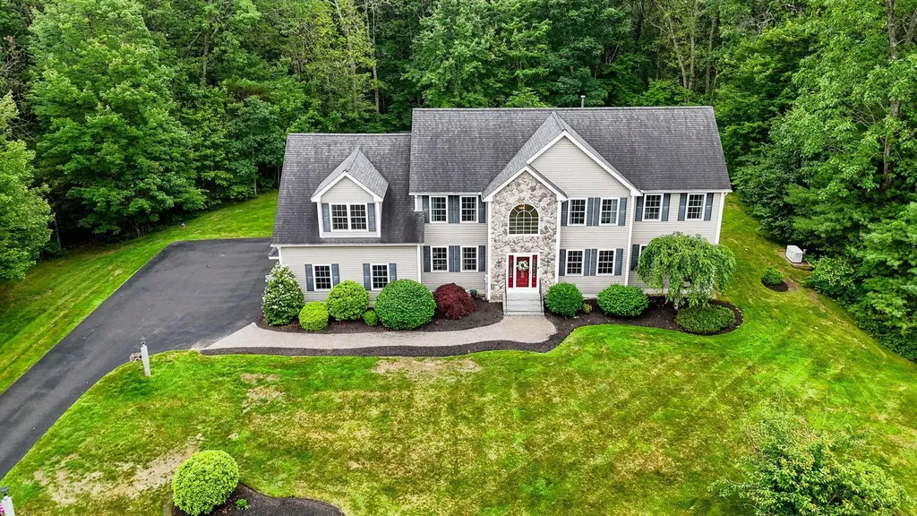 17 Cardiff Road Windham NH 03087