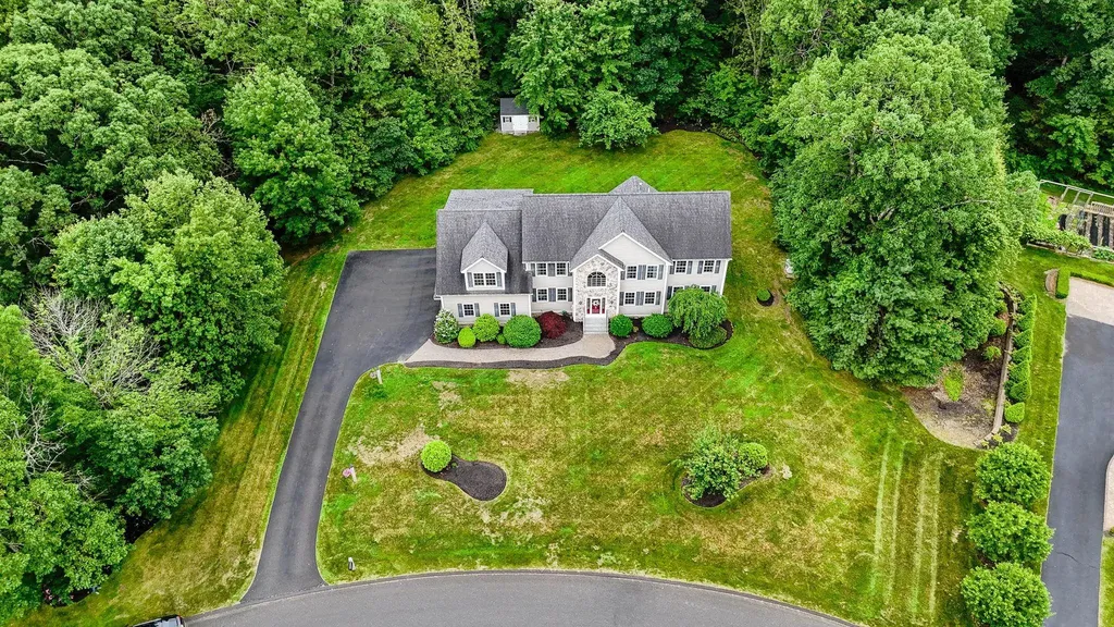 17 Cardiff Road Windham NH 03087