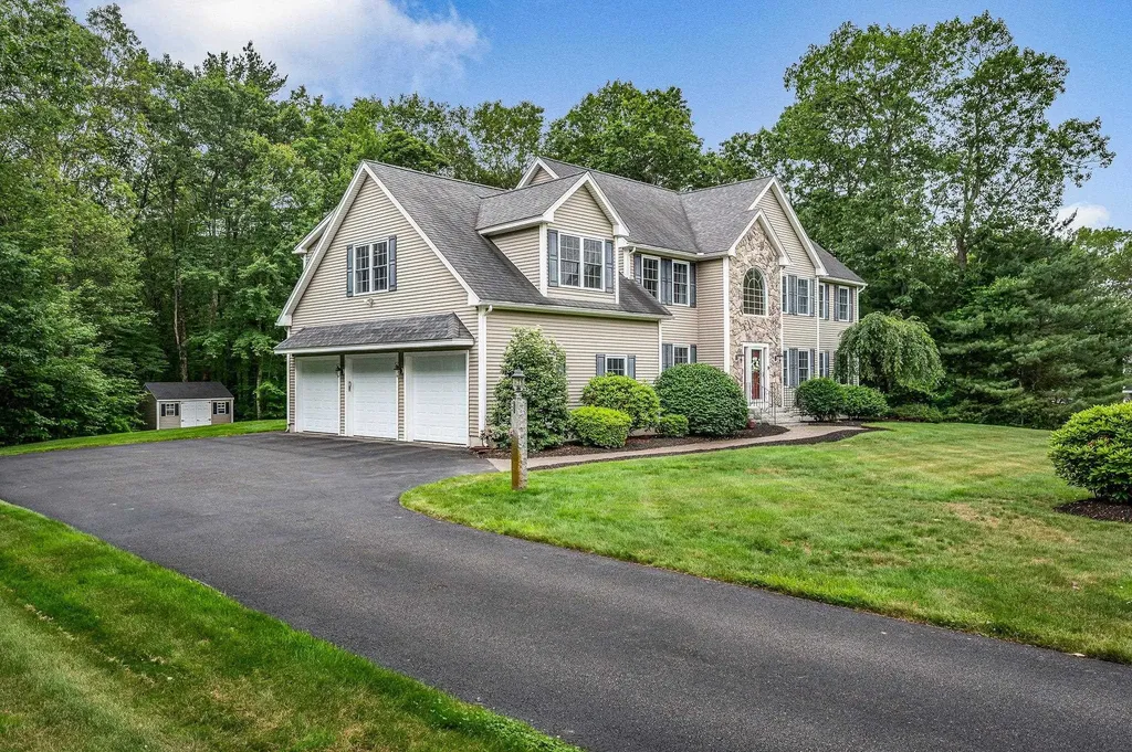 17 Cardiff Road Windham NH 03087