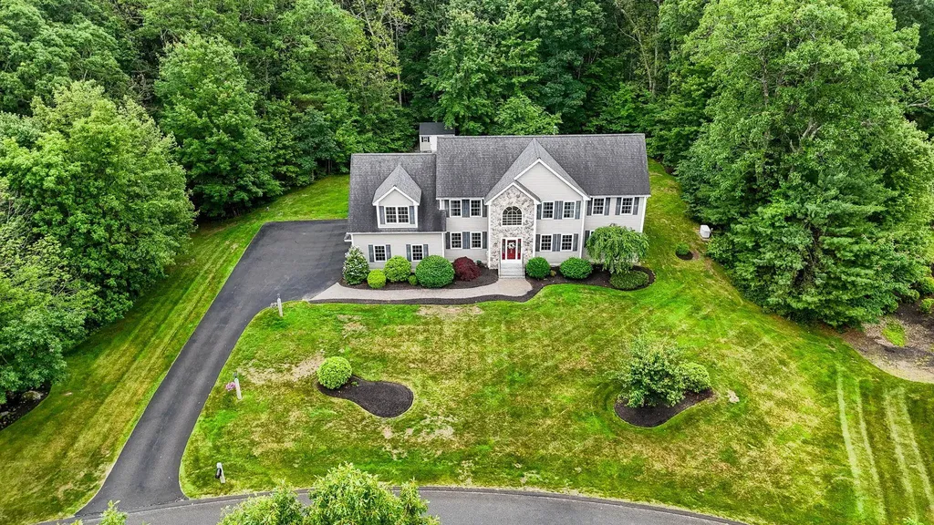 17 Cardiff Road Windham NH 03087