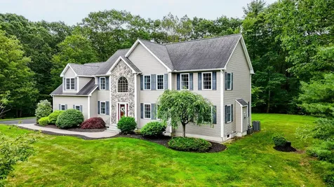 17 Cardiff Road Windham NH 03087