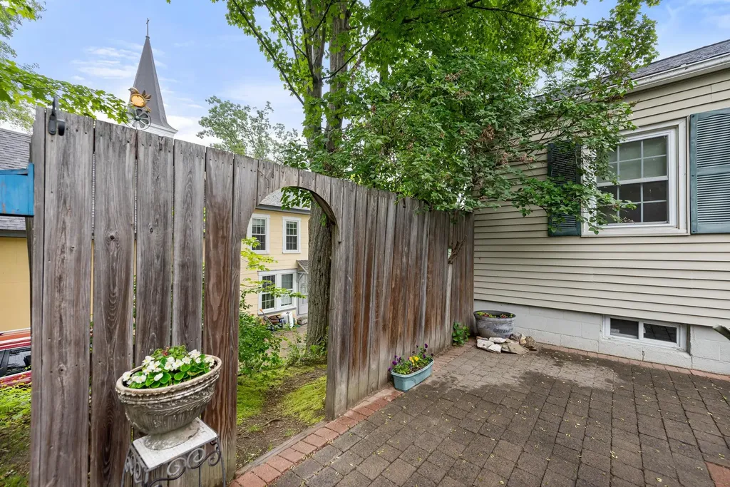 10 Prospect Street Bristol NH 03222