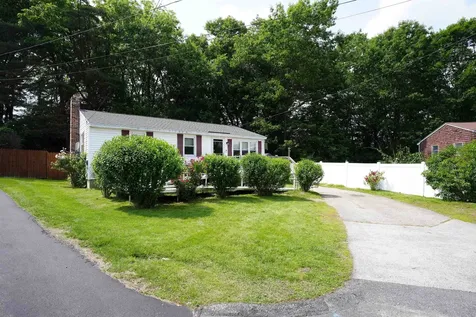 6 Charlton Circle Nashua NH 03060